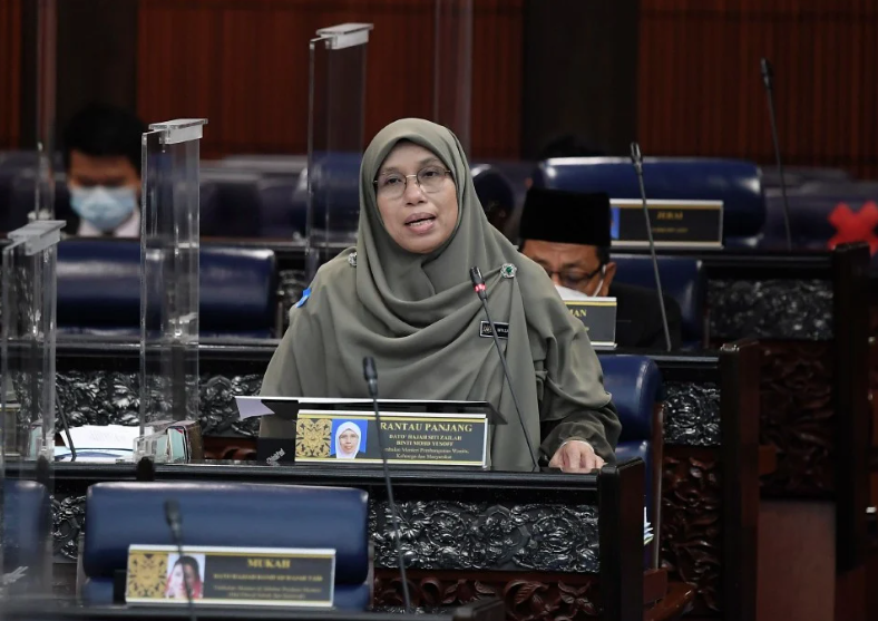 Rantau Panjang MP Siti Zailah injured in Kuala Lipis road accident