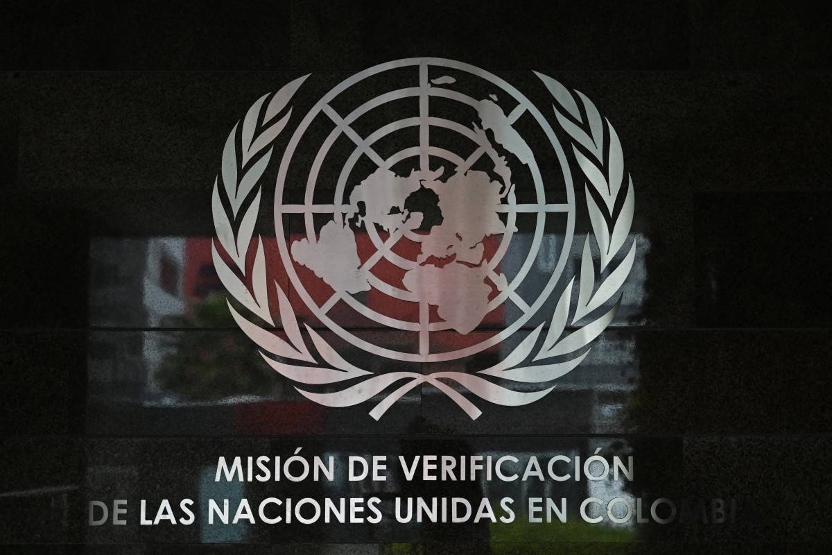 The UN logo is pictured at the headquarters of the UN Verification Mission in Colombia, in Bogota. (Photo by Pablo VERA / AFP)