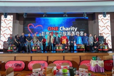 ONEcharity Fundraising Dinner raised more than RM500,000 for five Chinese schools in Kuantan, surpassing its initial fundraising target.