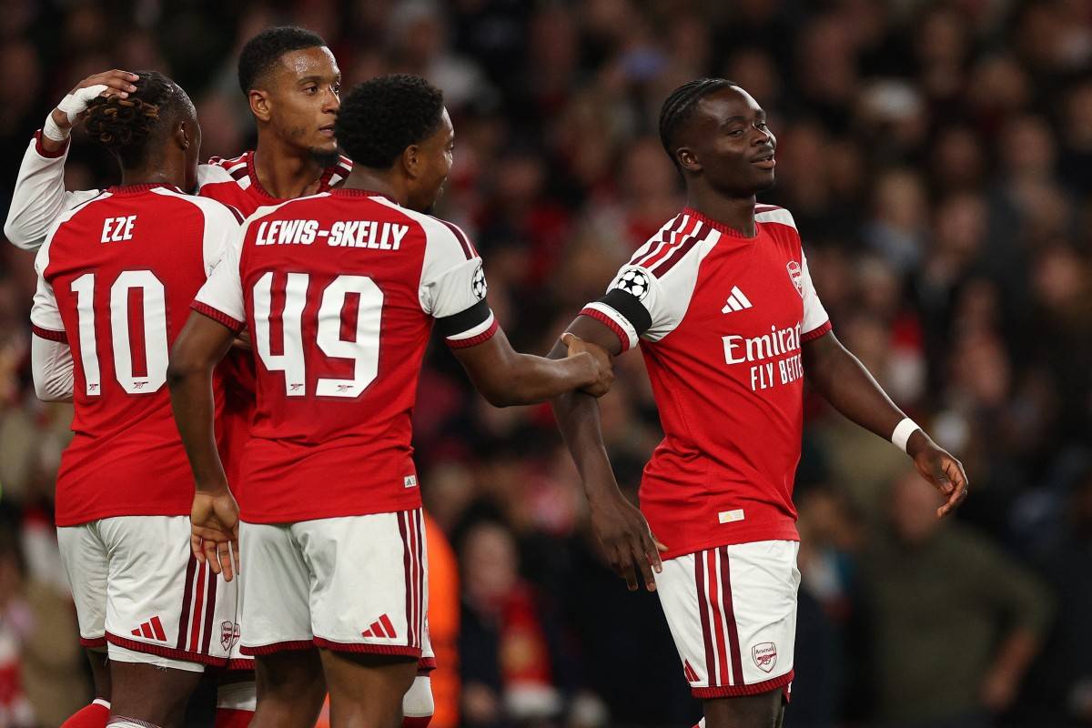 Arsenal players celebrates their 3rd goal of the night. (Photo by Adrian Dennis / AFP)