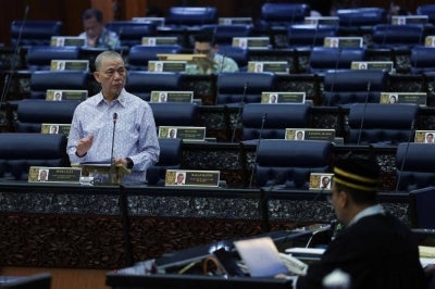 Energy Transition and Water Transformation Minister Datuk Seri Fadillah Yusof said the Energy Commission (EC) would conduct a detailed study on a proposed approach to ensure fairer electricity tariffs and encourage more efficient energy consumption. He was responding to a supplementary question from Azli Yusof (PH-Shah Alam) in the Dewan Rakyat on the government’s plans to review the exemption for electricity consumption of up to 800 kilowatt-hours (kWh) after Dec 31, 2026. -Bernama Photo