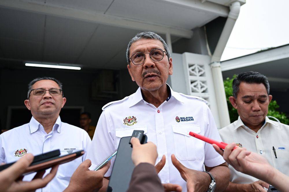 Tan Sri Dr Wan Ahmad Dahlan Abdul Aziz speaking to the press during the 'Santuni Pesara' programme held around Kuala Terengganu and Kuala Nerus on Sunday. Photo by Bernama