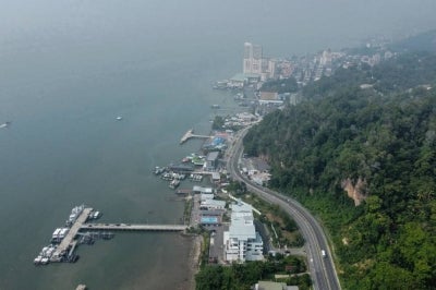 The Malaysia Scuba Diving Association has urged tourists not to insist on proceeding with sea trips simply because they have already paid, especially as the monsoon season approaches and haze or adverse weather makes conditions unsafe. - Photo by Bernama