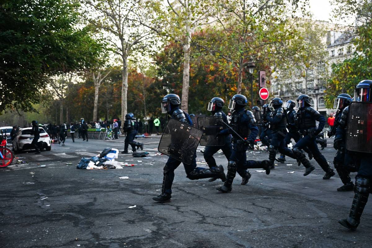 French protesters clash with police during nationwide demonstrations. (Photo by Matthieu RONDEL / AFP)