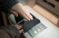 Banks must be just as efficient in helping consumers recover lost money as they are in correcting errors that affect their own interests. Photo for illustrative purposes only - Pixabay