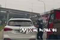 A screenshot from a viral video showing a man punching a car several times after its driver made a U-turn in Taman Sentosa, Johor Bahru.