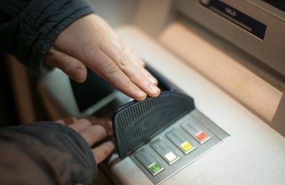 Banks must be just as efficient in helping consumers recover lost money as they are in correcting errors that affect their own interests. Photo for illustrative purposes only - Pixabay