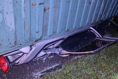 The Toyota Avanza MPV carrying the father and daughter was crushed by a container