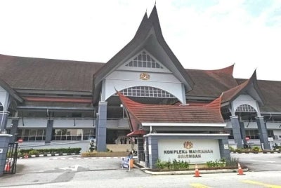 They filed the committal application through the law firm Halim and Ismail, naming Menteri Besar Datuk Ismail Lasim, 10 Excos and six other parties as proposed contemnors.