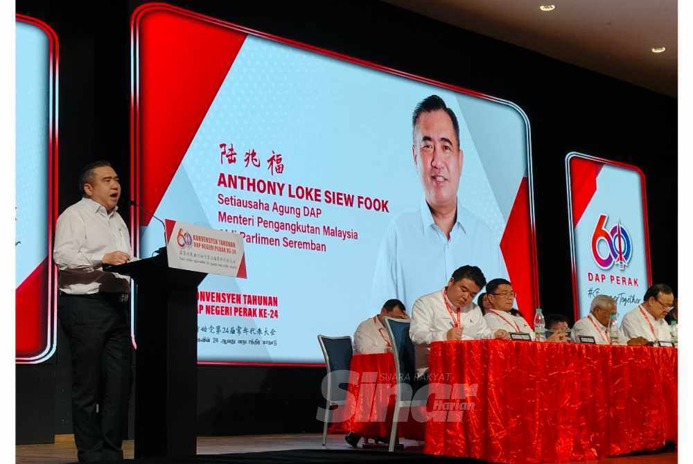 Anthony Loke delivered a speech at the 24th Perak DAP Convention at the Ipoh Convention Centre on Sunday.