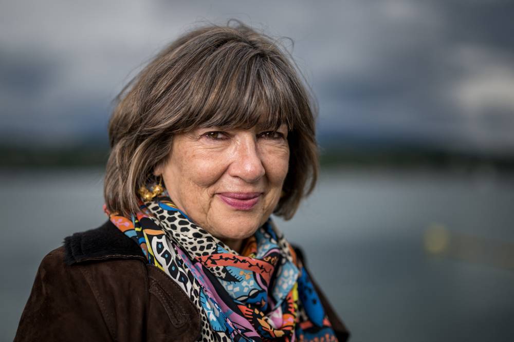 British-Iranian journalist and television host Christiane Amanpour poses for a photograph during the presentation of the exhibition "Dessins pour la liberte" (Cartoons for peace), marking the international press freedom day on the shores of Lake Geneva, in Geneva on May 3, 2024. (Photo by Fabrice COFFRINI / AFP)