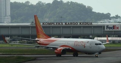 Firefly will fully resume its flights between Subang and Singapore on Thursday (Oct 22), following its latest operational assessment of weather and haze conditions in Singapore. - BERNAMA FILE PIX