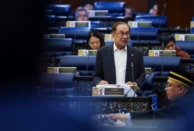 Prime Minister Datuk Seri Anwar Ibrahim said Interpol had issued a Red Notice against Serba Dinamik Holdings Bhd group managing director and chief executive officer Datuk Mohd Abdul Karim Abdullah, following efforts by the Securities Commission Malaysia to pursue action against him. -Bernama Photo