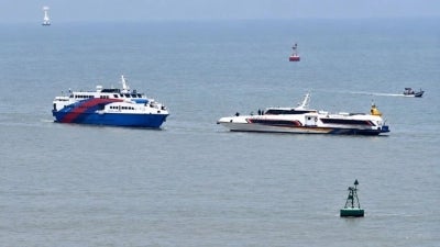 A total of 251 passengers aboard the Express Bahagia 98 (EB98) ferry were safely evacuated after the vessel ran aground on a sandbank near the entrance to the Kuala Perlis Passenger Ferry Terminal. The evacuation was completed at 2.50pm. -Photo: Feri Line