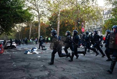 French protesters clash with police during nationwide demonstrations in France. -AFP Photo