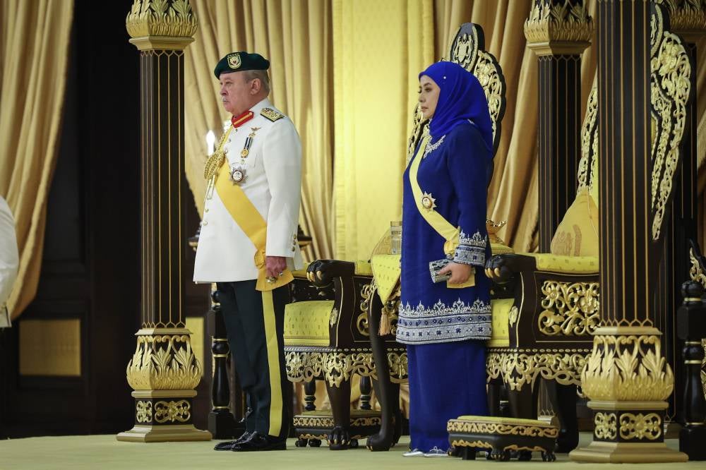Her Majesty Raja Zarith Sofiah, Queen of Malaysia (R). Photo by Bernama