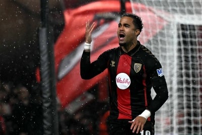 Bournemouth's Dutch striker #19 Justin Kluivert celebrates scoring the team's first goal during the UEFA Europa League, league stage football match between Bournemouth and AC Milan at the Vitality Stadium in Bournemouth, southern England on October 22, 2026. (Photo by Glyn KIRK / AFP)