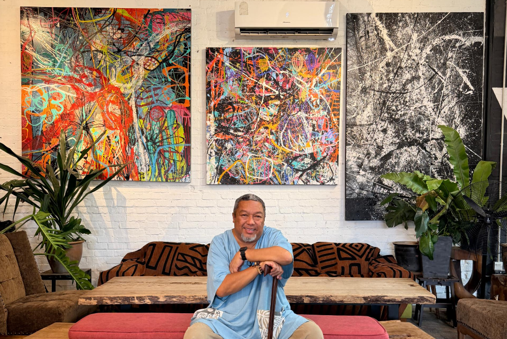 Azriff with his painting at Warunk Koffie