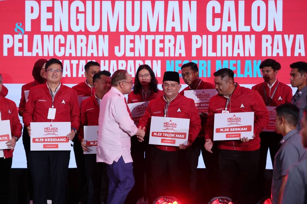 Prime Minister and Pakatan Harapan (PH) chairman Datuk Seri Anwar Ibrahim (third, left) shakes hands with PH candidates contesting in the 16th Melaka State Election during the PH Candidate Announcement and Election Machinery Launch Ceremony at the Hang Jebat Stadium last night.
-- fotoBERNAMA (2026) COPYRIGHT RESERVED