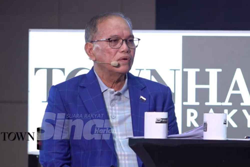 Wan Rosdy at the Sinar Harian Town Hall Rakyat programme in Kuala Lipis on Monday.