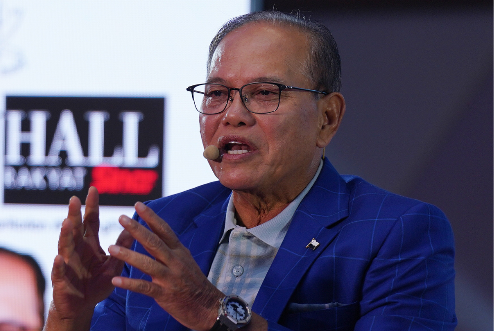 Menteri Besar Datuk Seri Wan Rosdy Wan Ismail