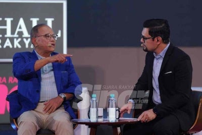 Wan Rosdy at the Sinar Harian People's Town Hall programme held at Dewan Jubli Perak Sultan Haji Ahmad Shah on Monday. - Photo by SInar