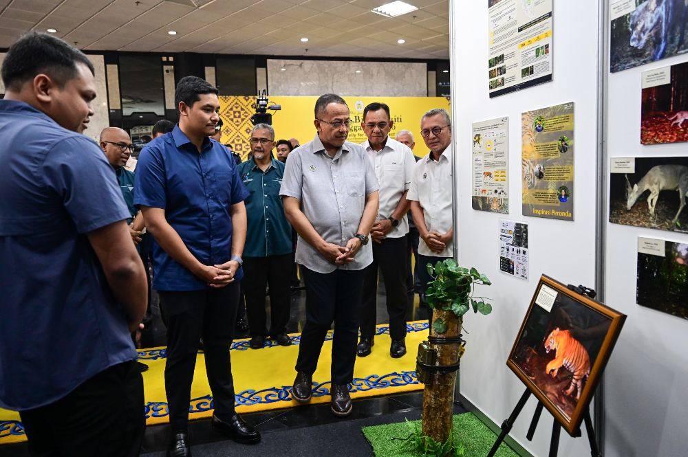 Terengganu Regent Tengku Muhammad Ismail Sultan Mizan Zainal Abidin (second left) visits the exhibition area at the opening of the Terengganu Biodiversity Seminar 2026 at Wisma Darul Iman today.