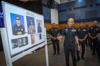 Selangor police chief Datuk Shazeli Kahar said police have arrested a 40-year-old man suspected of masterminding a vehicle and property scam involving the alleged misuse of photographs of the Raja Muda of Selangor, with losses estimated at RM1.42 million. The suspect allegedly posed as an aide-de-camp to the Raja Muda before offering properties and vehicles for sale. -Bernama Photo