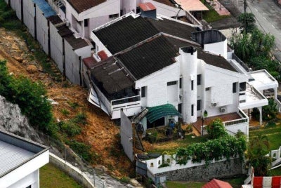 Hillside developments can remain vulnerable to landslides despite approved engineering plans, as heavy rainfall, poor drainage and inadequate slope maintenance can affect ground stability, experts warn following a fatal landslide in Paya Terubong, Penang. -Bernama Photo 
