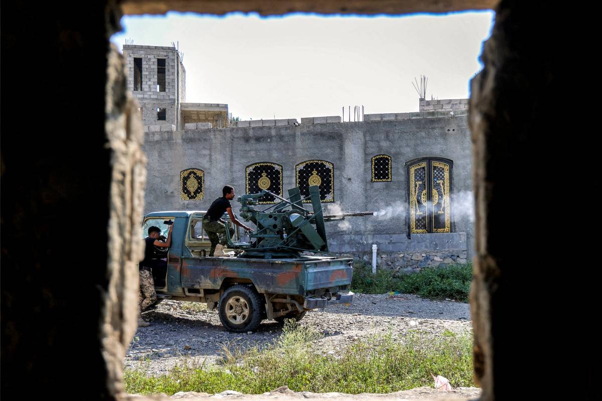 A fighter loyal to Yemen's internationally-recognised government fires a turret from the back of a pickup truck at a position along the frontlines against the Houthis around Mount al-Midan in Yemen's western Taiz province on October 26, 2026. The Saudi-led coalition fighting the Houthis has launched hundreds of raids in Yemen backing the internationally recognised government since the start of the renewed fighting in the long-running civil war. The conflict, dormant for years, erupted again in July and intensified after the Houthis seized the country's Red Sea coast last month. (Photo by Ahmad AL-BASHA / AFP) /