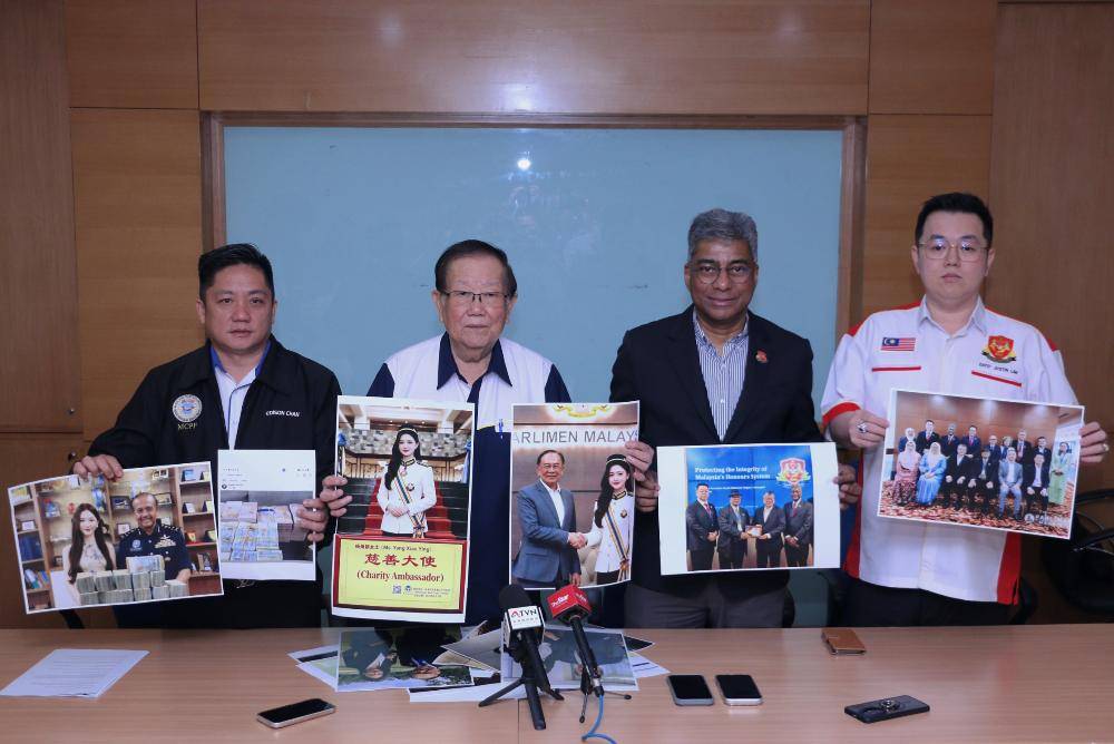 Malaysian Chinese Association (MCA) Public Services and Complaints Department head Datuk Seri Michael Chong (second, left) displays images of fake royal titles generated using artificial intelligence (AI) by scammers to deceive the public into fraudulent investment schemes. Photo by Bernama