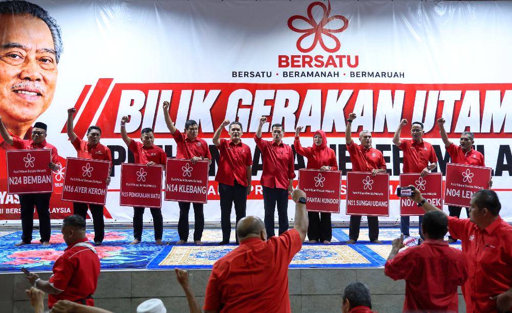 The list of candidates was announced by Bersatu vice-president Datuk Dr Mohd Radzi Md Jidin at Bersatu’s main operations room for the Melaka State Election, located at Baitul Tariq, Klebang, here last night. Photo by Bernama