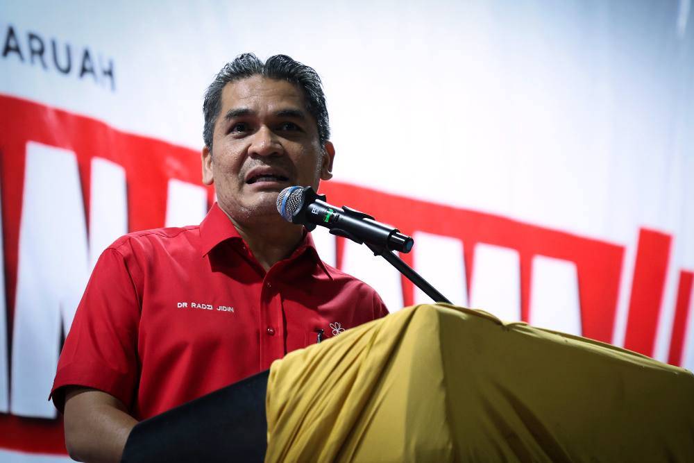 The list of candidates was announced by Bersatu vice-president Datuk Dr Mohd Radzi Md Jidin at Bersatu’s main operations room for the Melaka State Election, located at Baitul Tariq, Klebang, here last night. Photo by Bernama