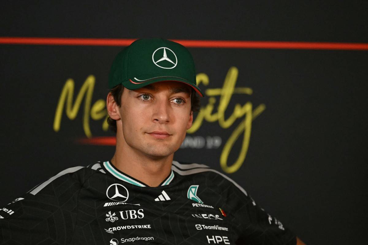 Mercedes' British F1 driver George Russell gestures during the official Formula One Press conference at the Hermanos Rodriguez racetrack in Mexico City on October 29, 2026. (Photo by Yuri CORTEZ / AFP)