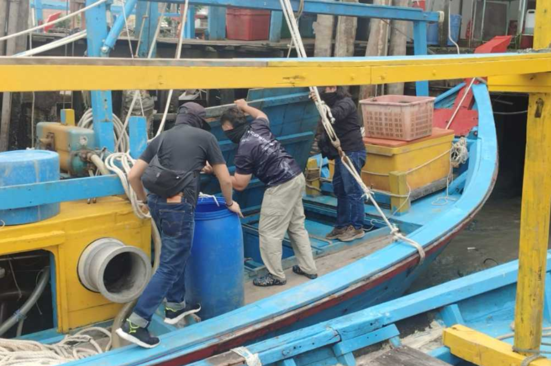 The transfer of subsidised diesel by irresponsible parties was detected during an operation at a private jetty in Manjung, Perak.
