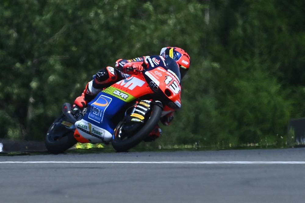 The 19-year-old recorded a time of 2 minutes 11.834 seconds (s) to finish fifth just 0.249s behind the session's fastest rider, Spaniard Alvaro Carpe. (Photo by Michal Cizek / AFP)