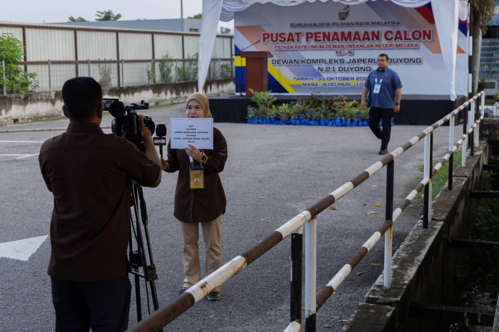 Media practitioners prepare to cover the nomination process at the Dewan Kompleks Japerun Duyong nomination centre for the N21 Duyong state seat in conjunction with the 16th Melaka polls, today. - Photo by Bernama