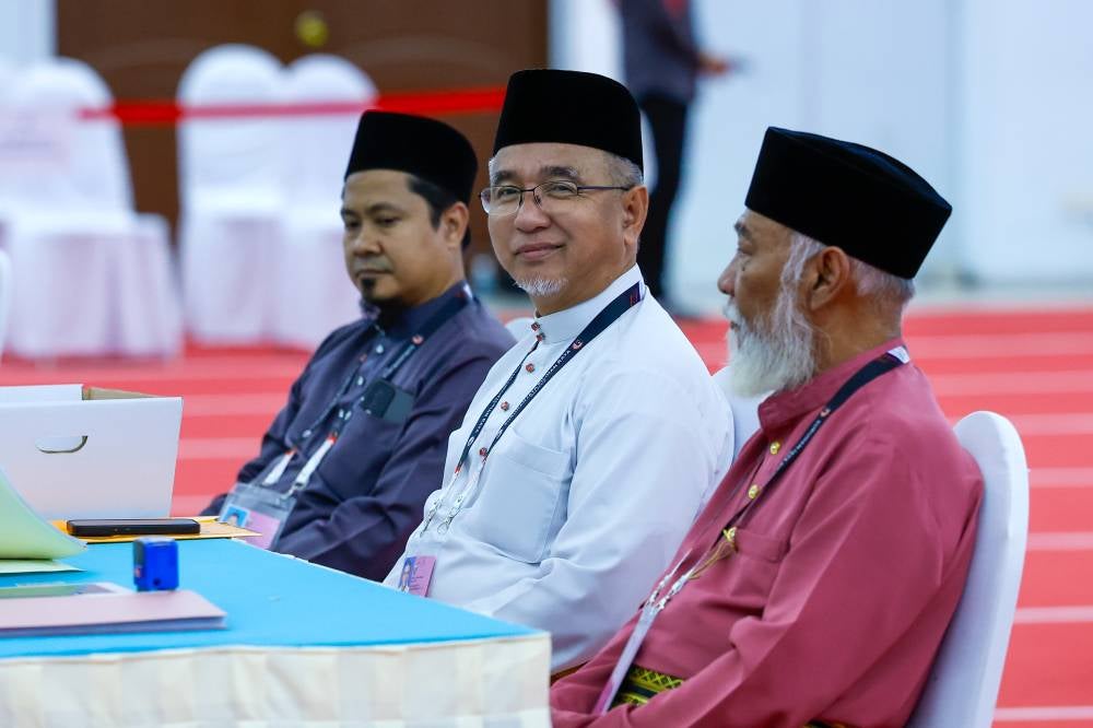 Pakatan Harapan (PH) candidate for Bukit Katil state seat Adly Zahari hands over his nomination form in conjunction with the Melaka polls at the Dewan Tun Ali, MBMB nomination centre, today. - Photo by Bernama 
