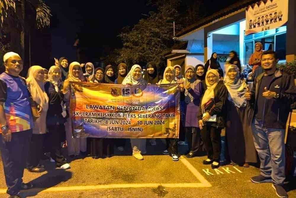 Foto berkumpulan tular dipercayai rombongan sekolah berkenaan ke SK Kompleks Seberang Takir, Terengganu.