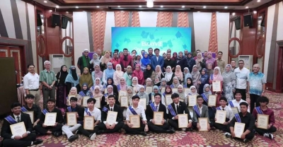 ESKAYVIE menghargai usaha keras ibu bapa yang komited bagi memastikan kejayaan anak masing-masing dalam majlis penyampaian Anugerah Pelajar Cemerlang SPM Eskayvie Mindtropic yang diadakan di Shah Alam