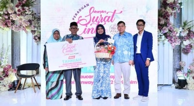 Juara Peraduan Surat Cinta Ibu dan Ayah. 