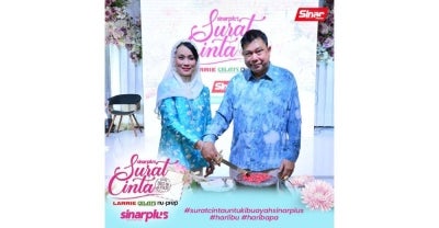 Sesi memotong kek sempena hari kelahiran Yg.Bhg. Datin Hezeita binti Mohafidz.Terima kasih Secret Recipe atas tajaan kek