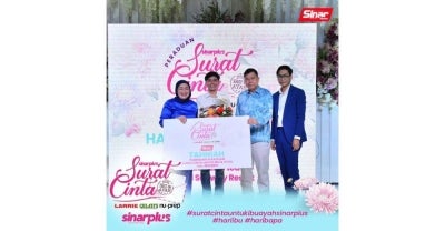 Y.M. Tengku Dato’ Dr. Hishammuddin Zaizi bin Y.A.M Tengku Bendahara Azman Shah Alhaj bersama peserta tempat kedua.