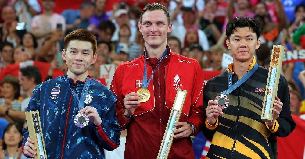 Zii Jia meraih gangsa sementara pingat emas dimenangi oleh pemain Denmark, Viktor Axelsen dan pingat perak pula dimenangi oleh pemain Thailand, Kunlavut Vitidsarn. 