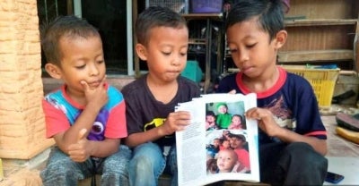 Anak-anak mangsa ketika ditemukan oleh datuk mereka pada pagi kejadian terkejut dan menangis di dalam bilik. Baju salah seorang daripada mereka dipenuhi darah dipercayai sempat memeluk si ibu