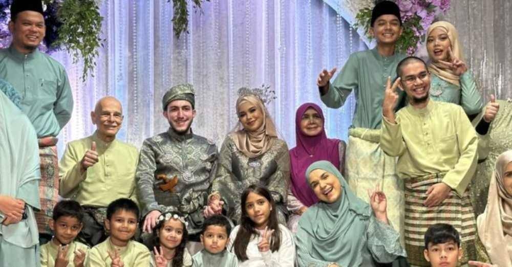 Wardina dan keluarga ketika majlis persandingan anak sulungnya, Amna Nafeesa pada Januari lalu.