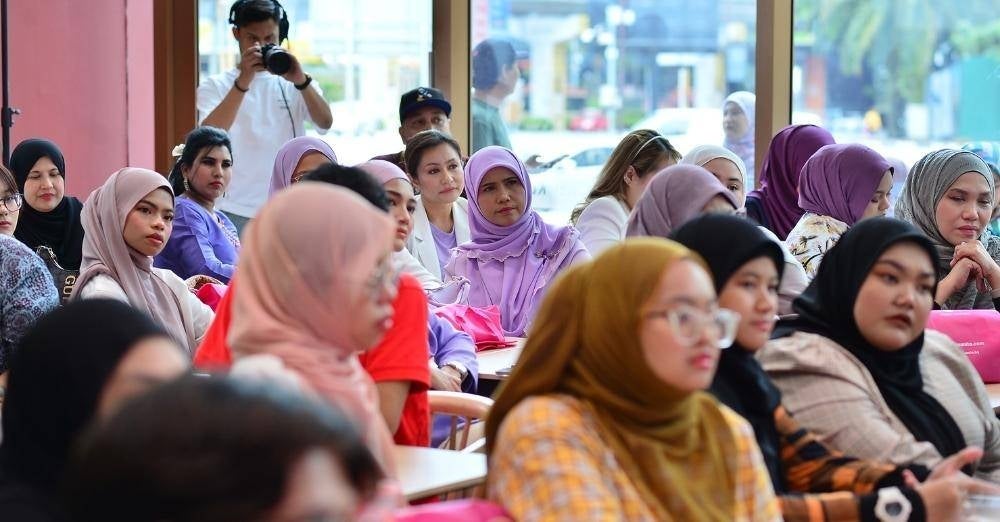 Antara wajah-wajah penonton yang hadir pada program Borak Bibir Merah.