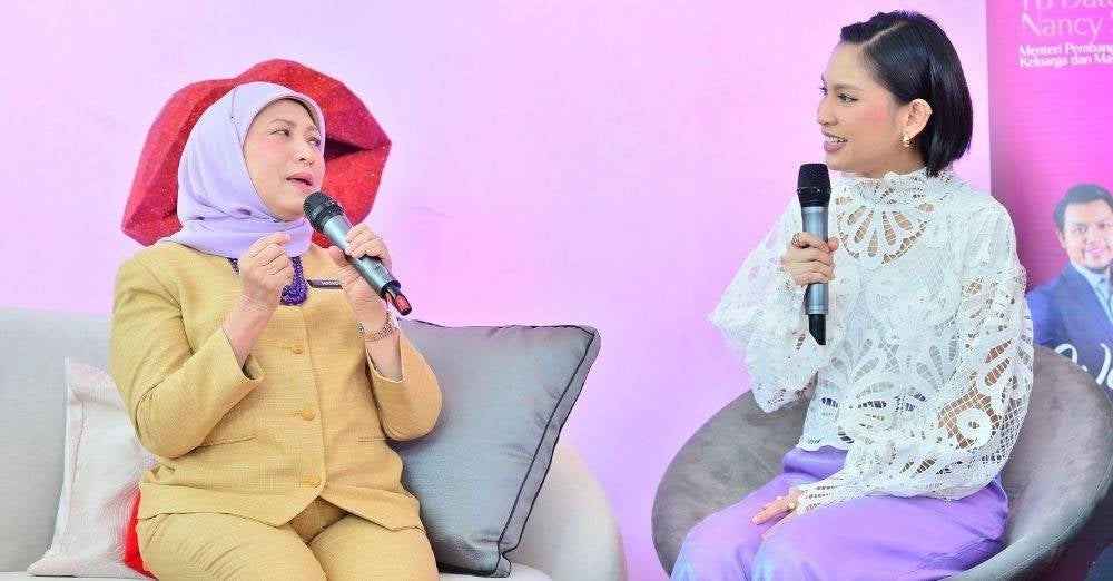 DATUK Seri Nancy Shukri menegaskan adalah penting bagi wanita sendiri mempunyai kesedaran mengenai hak-hak mereka.
