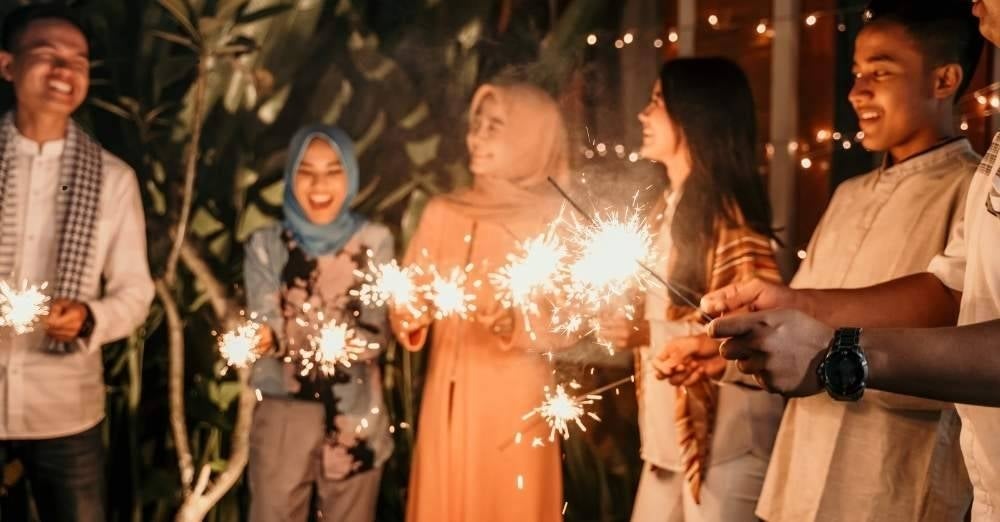 
ASAP dan bahan kimia yang dilepaskan oleh mercun juga boleh menyebabkan iritasi tekak, bronkitis, serta memburukkan masalah pernafasan seperti asma.