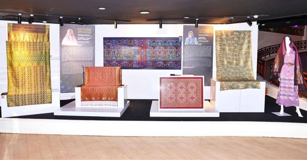 Kehalusan seni kraf songket karya Tokoh Kraf Negara turut dipamerkan di Pameran Karya Agung.